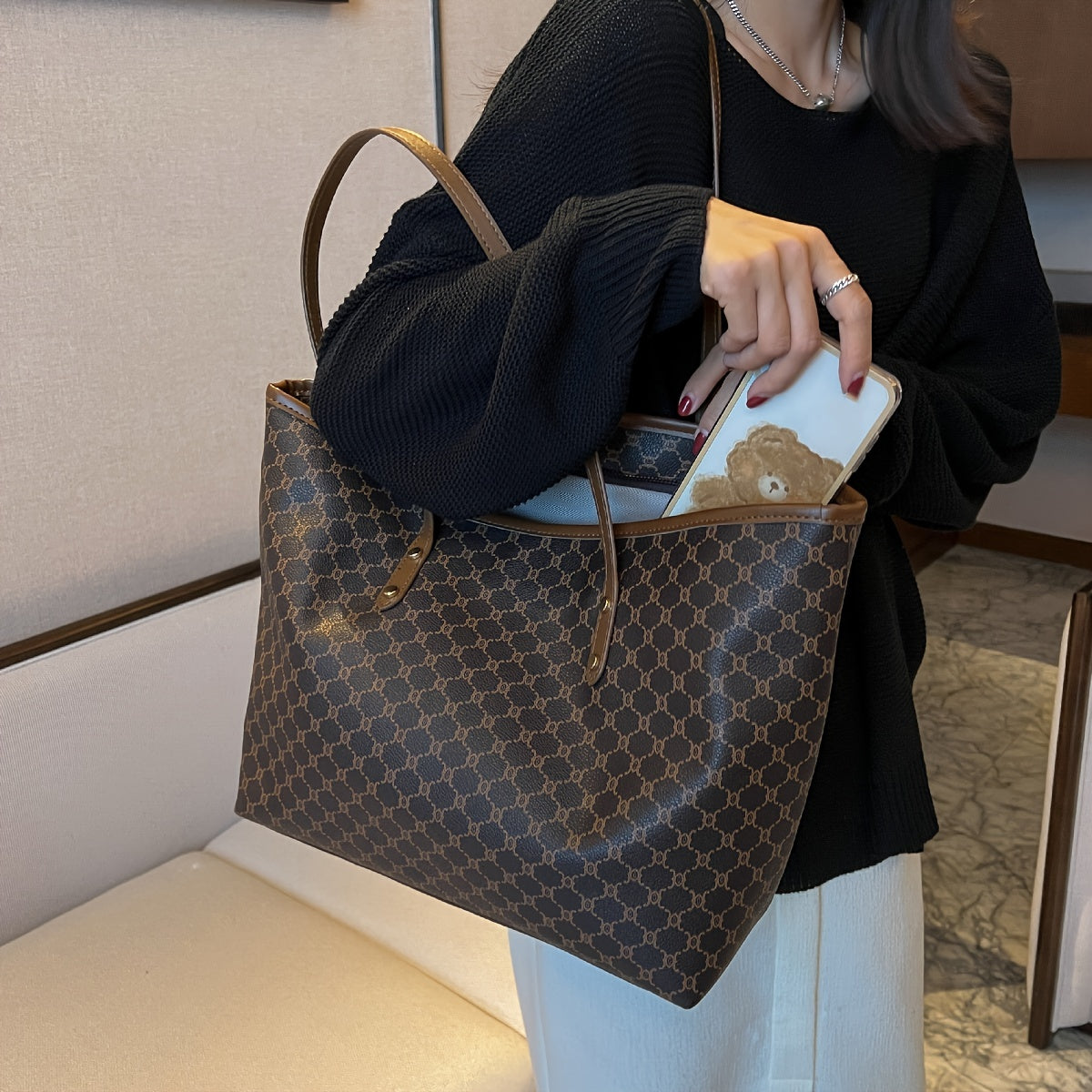 Château Élégance Shoulder Bag