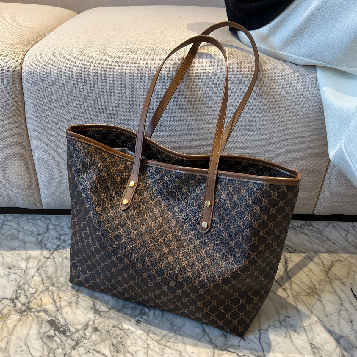 Château Élégance Shoulder Bag