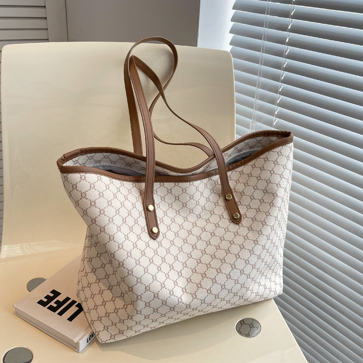 Château Élégance Shoulder Bag