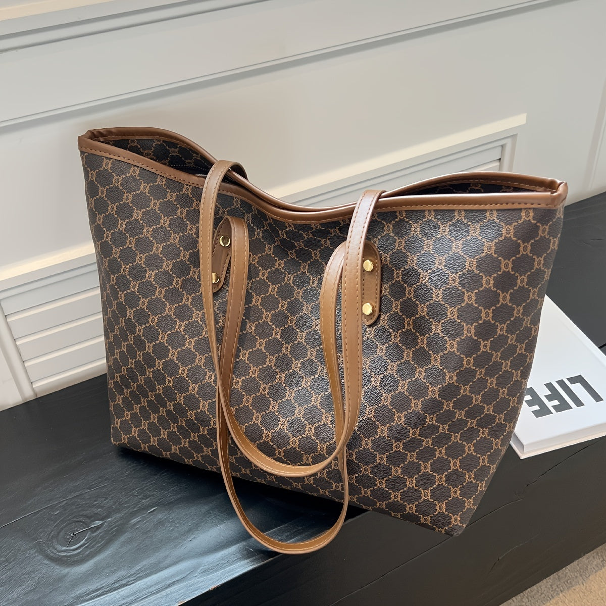Château Élégance Shoulder Bag